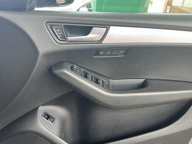 アウディ Ｑ５ 2．0 TFSI クワトロ 福島県 2012(平24)年 9.6万km ファントムブラックパールエフェクト 純正ナビ/フルセグTV/バックカメラ/DVD再生機能あり/ETC/パワーシート/メモリーシート/電動リアゲート/純正フロアマット/電格ミラー/パドルシフト/コーナーセンサー前後/オートライト/ステアリングボタン/電動格納ミラー/パドルシフト/純正AW