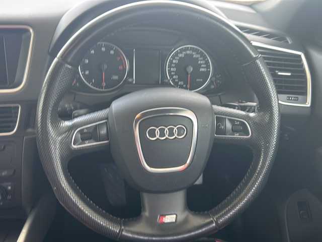 アウディ Ｑ５ 2．0 TFSI クワトロ 福島県 2012(平24)年 9.6万km ファントムブラックパールエフェクト 純正ナビ/フルセグTV/バックカメラ/DVD再生機能あり/ETC/パワーシート/メモリーシート/電動リアゲート/純正フロアマット/電格ミラー/パドルシフト/コーナーセンサー前後/オートライト/ステアリングボタン/電動格納ミラー/パドルシフト/純正AW