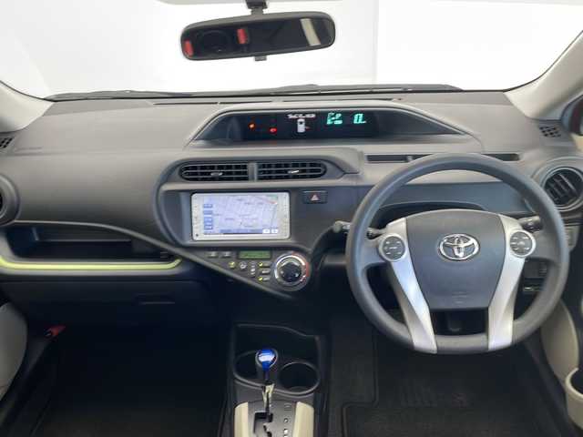 トヨタ アクア S 愛知県 2013(平25)年 2.9万km スーパーレッドⅤ 純正ナビ/ワンセグ/CD/Bluetooth/バックカメラ/ETC/アイドリングストップ/ステアリングスイッチ/スマートキー/プッシュスタート