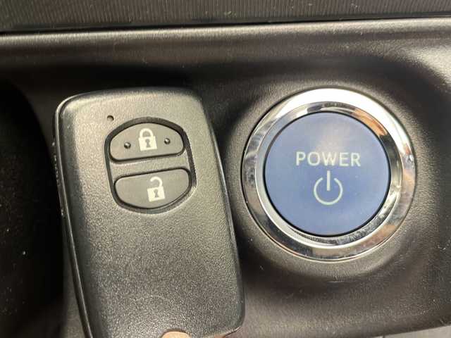トヨタ アクア S 愛知県 2013(平25)年 2.9万km スーパーレッドⅤ 純正ナビ/ワンセグ/CD/Bluetooth/バックカメラ/ETC/アイドリングストップ/ステアリングスイッチ/スマートキー/プッシュスタート