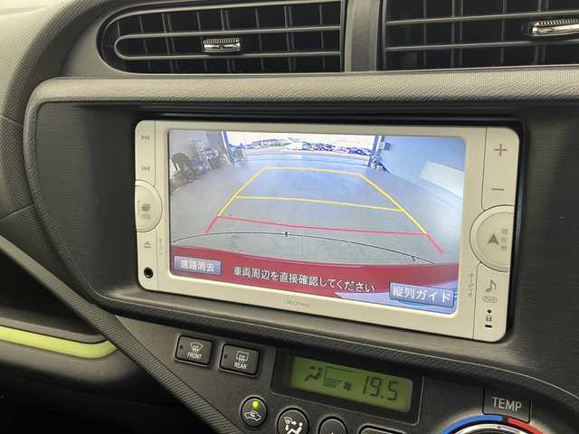 トヨタ アクア S 愛知県 2013(平25)年 2.9万km スーパーレッドⅤ 純正ナビ/ワンセグ/CD/Bluetooth/バックカメラ/ETC/アイドリングストップ/ステアリングスイッチ/スマートキー/プッシュスタート