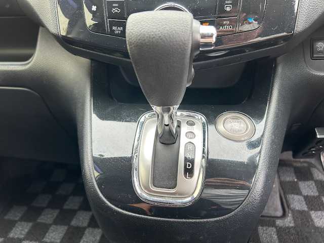 日産 セレナ ハイウェイスター S HV エアロ 茨城県 2013(平25)年 10万km 黒 純正ナビ/（FM/AM/BT/ワンセグ） /クルーズコントロール /バックカメラ /プッシュスタート /スマートキー /ドライブレコーダー /エアロ /片側パワースライドドア /キセノンヘッドライト /オートライト/ドアバイザー/社外マフラー