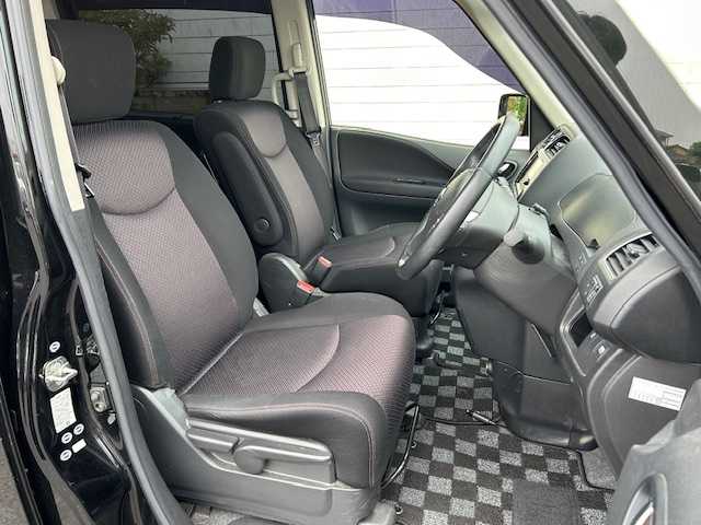 日産 セレナ ハイウェイスター S HV エアロ 茨城県 2013(平25)年 10万km 黒 純正ナビ/（FM/AM/BT/ワンセグ） /クルーズコントロール /バックカメラ /プッシュスタート /スマートキー /ドライブレコーダー /エアロ /片側パワースライドドア /キセノンヘッドライト /オートライト/ドアバイザー/社外マフラー