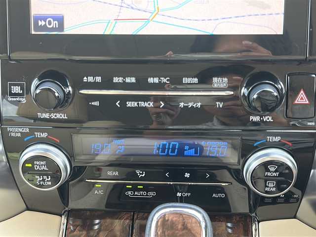 トヨタ アルファードハイブリット G 千葉県 2019(平31)年 1.8万km ホワイトパールクリスタルシャイン ワンオーナー/純正9インチSDナビ/フルセグTV/Bluetooth/DVD/CD/USB/フリップダウンモニター/ETC2.0/全周囲カメラ/バックカメラ/3眼LEDライト/JBLサウンド/デジタルインナーミラー/PCS/LTA/PKSB/RCTA/RSA/アダプティブクルーズコントロール/パワーバックドア/純正17インチアルミホイール/D＋N席パワーシート/D＋N席シートヒーター/エアシート/両側パワースライドドア/純正フロアマット/オットマン/横滑り防止装置/保証書/取扱説明書/記録薄