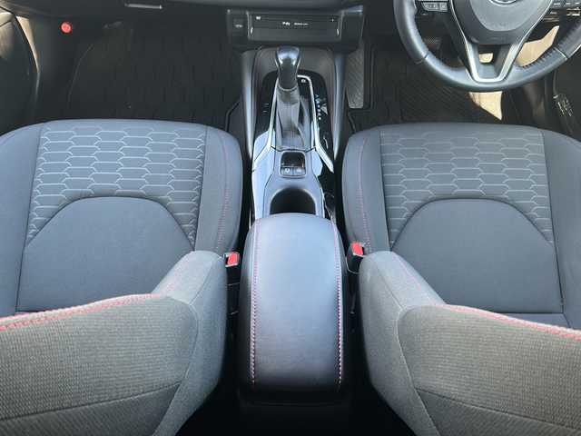 トヨタ カローラ スポーツ ハイブリッドG Z 岐阜県 2020(令2)年 6.3万km アティチュードブラックマイカ /ワンオーナー//純正SDナビ/(BT/CD/TV/FM/AM)//TRDエアロ//バックカメラ//レーダークルーズコントロール//レーンキープアシスト//前後ドライブレコーダー//オートマチックハイビーム//純正18インチアルミホイール//純正フロアマット//プッシュスタート&スマートキー//ETC2.0