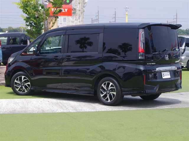 ホンダ ステップワゴン スパーダ ホンダセンシング 千葉県 2018(平30)年 3.7万km プレミアムスパークルブラックパール ホンダセンシング/・衝突軽減ブレーキ（CMBS）/・車線維持支援システム（LKAS）/・アダプティブクルーズコントロール（ACC）/・後方誤発進抑制機能/・誤発進抑制機能/両側パワースライドドア/純正メモリーナビ/地デジTV/【DVD/CD再生機能　Bluetooth接続】/マルチビューカメラシステム/ドライブレコーダー（前後撮影）/革巻きステアリング/ステアリングスイッチ/パドルシフト/ETC/LEDヘッドライト/フォグライト/ウインカーミラー/純正16インチアルミホイル/サイド/カーテンエアバッグ/Honda スマートキー
