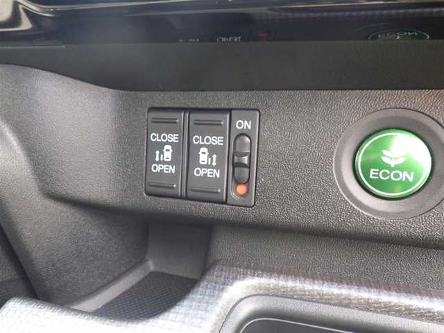 ホンダ ステップワゴン スパーダ ホンダセンシング 千葉県 2018(平30)年 3.7万km プレミアムスパークルブラックパール ホンダセンシング/・衝突軽減ブレーキ（CMBS）/・車線維持支援システム（LKAS）/・アダプティブクルーズコントロール（ACC）/・後方誤発進抑制機能/・誤発進抑制機能/両側パワースライドドア/純正メモリーナビ/地デジTV/【DVD/CD再生機能　Bluetooth接続】/マルチビューカメラシステム/ドライブレコーダー（前後撮影）/革巻きステアリング/ステアリングスイッチ/パドルシフト/ETC/LEDヘッドライト/フォグライト/ウインカーミラー/純正16インチアルミホイル/サイド/カーテンエアバッグ/Honda スマートキー