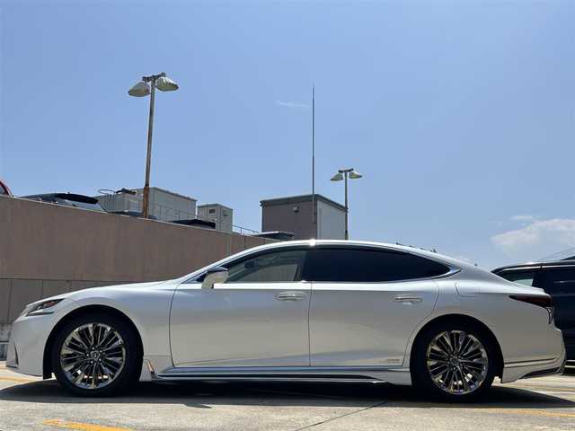 レクサス ＬＳ 500h エグゼクティブ 広島県 2018(平30)年 9.1万km ソニッククォーツ メーカー12.3型SDナビ/(BT/DVD/CD/USB/SD)/マークレビンソン/サンルーフ/リヤエンターテインメント/純正19インチAW/ステアリングヒーター/HUD/1500W給電/アダプティブヘッドライト/パドルシフト/パワーシート(全席)/シートヒーター(全席)/シートベンチレーション(全席)/オットマン/フルセグテレビ/アラウンドビューモニター/レーダークルーズコントロール/レーンキープアシスト/クリアランスソナー/プリクラッシュ/プッシュスタート/電動リアゲート/オートライト/オートマチックハイビーム/純正LEDヘッドライト/ビルトインETC2.0/100V電源/スペアキー2本