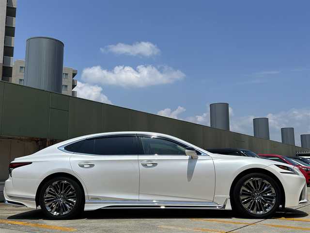レクサス ＬＳ 500h エグゼクティブ 広島県 2018(平30)年 9.1万km ソニッククォーツ メーカー12.3型SDナビ/(BT/DVD/CD/USB/SD)/マークレビンソン/サンルーフ/リヤエンターテインメント/純正19インチAW/ステアリングヒーター/HUD/1500W給電/アダプティブヘッドライト/パドルシフト/パワーシート(全席)/シートヒーター(全席)/シートベンチレーション(全席)/オットマン/フルセグテレビ/アラウンドビューモニター/レーダークルーズコントロール/レーンキープアシスト/クリアランスソナー/プリクラッシュ/プッシュスタート/電動リアゲート/オートライト/オートマチックハイビーム/純正LEDヘッドライト/ビルトインETC2.0/100V電源/スペアキー2本