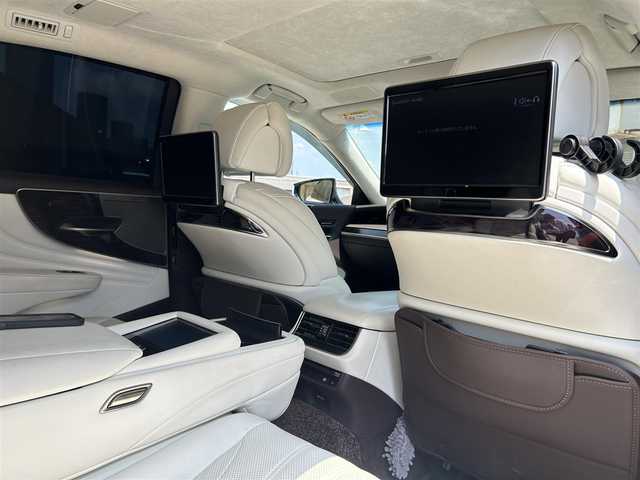 レクサス ＬＳ 500h エグゼクティブ 広島県 2018(平30)年 9.1万km ソニッククォーツ メーカー12.3型SDナビ/(BT/DVD/CD/USB/SD)/マークレビンソン/サンルーフ/リヤエンターテインメント/純正19インチAW/ステアリングヒーター/HUD/1500W給電/アダプティブヘッドライト/パドルシフト/パワーシート(全席)/シートヒーター(全席)/シートベンチレーション(全席)/オットマン/フルセグテレビ/アラウンドビューモニター/レーダークルーズコントロール/レーンキープアシスト/クリアランスソナー/プリクラッシュ/プッシュスタート/電動リアゲート/オートライト/オートマチックハイビーム/純正LEDヘッドライト/ビルトインETC2.0/100V電源/スペアキー2本