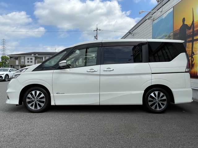 日産 セレナ ハイウェイスター G 愛知県 2016(平28)年 5.4万km ホワイト 両側パワースライド　/全方位カメラ　/純正ナビ（CD/DVD/Bru-ray／Bluetooth/フルセグTV）　/クルーズコントロール　/ドライブレコーダー　/オートマチックハイビーム/クリアランスソナー　/純正フロアマット/ビルトインETC