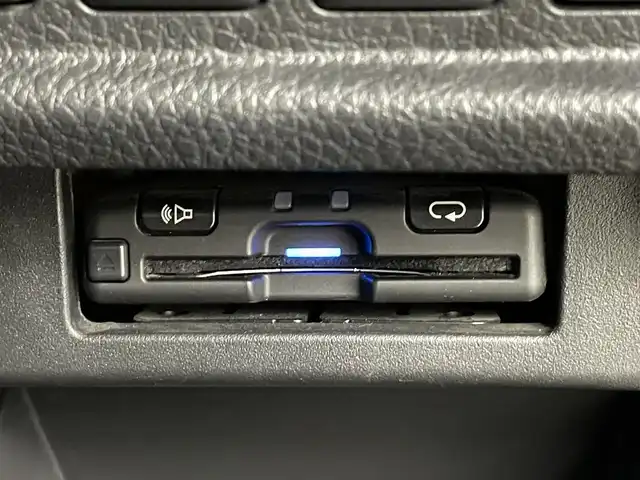 日産 エルグランド 250ハイウェイスターS 福島県 2020(令2)年 3.9万km ファントムブラック セーフティアシスト/・衝突被害軽減ブレーキ/・車線逸脱警報装置/・レーダークルーズコントロール/・踏み間違い防止装置/・ハイビームアシスト/・レーンキープアシスト/社外マルチディスプレイオーディオ/・BT/CD/DVD/AUX/HDMI/USB/FM/AM/・ETC/・前後ドライブレコーダー/・後席用ディスプレイ/片側パワースライドドア/ハーフレザーシート/・サードシート/革張ステアリング/・ステアリングリモコン/プッシュスタート/・スマートキー/・スペアキー1本/電動格納ミラー/・ウィンカーミラー/LEDヘッドライト/・フォグランプ/・オートライト/MTモード付AT/リアカーテン/前後コーナーセンサー/純正フロアマット/純正18インチアルミ/純正サイドエアロ/取扱説明書