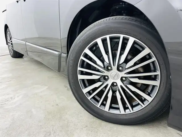 日産 エルグランド 250ハイウェイスターS 福島県 2020(令2)年 3.9万km ファントムブラック セーフティアシスト/・衝突被害軽減ブレーキ/・車線逸脱警報装置/・レーダークルーズコントロール/・踏み間違い防止装置/・ハイビームアシスト/・レーンキープアシスト/社外マルチディスプレイオーディオ/・BT/CD/DVD/AUX/HDMI/USB/FM/AM/・ETC/・前後ドライブレコーダー/・後席用ディスプレイ/片側パワースライドドア/ハーフレザーシート/・サードシート/革張ステアリング/・ステアリングリモコン/プッシュスタート/・スマートキー/・スペアキー1本/電動格納ミラー/・ウィンカーミラー/LEDヘッドライト/・フォグランプ/・オートライト/MTモード付AT/リアカーテン/前後コーナーセンサー/純正フロアマット/純正18インチアルミ/純正サイドエアロ/取扱説明書