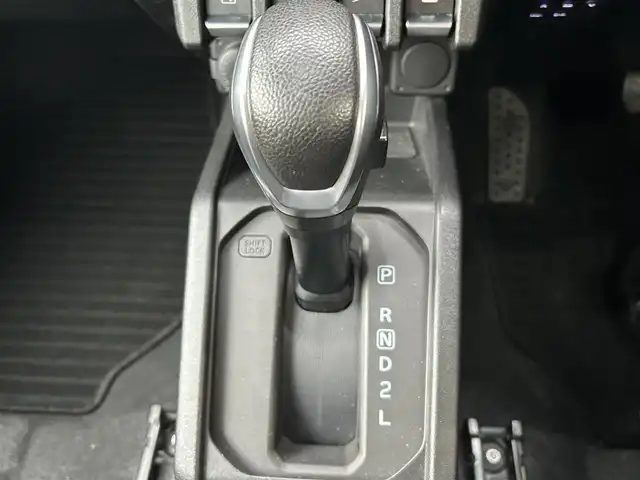 スズキ ジムニー XL 奈良県 2019(令1)年 3.3万km ブルーイッシュブラックパール3 1オーナー/4WD/純正ディーラーナビ(AVIC-RL710)/BT/CD/TV/SD/DVD//衝突軽減システム/レーンキープアシスト/横滑り防止装置/背面タイヤ/社外DEANホイール/ETC/ドラレコ/フルフラットシート/サイドエアバック/純正フロアマット/ターボ付/アイドリングストップ/オートLEDライト/保証書・取説・スペアキー付