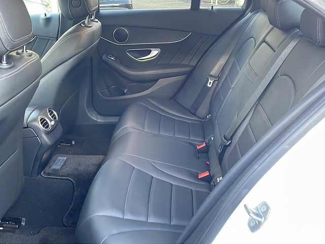 メルセデス・ベンツ Ｃ２００ ローレウスED スポーツプラスPKG 東京都 2020(令2)年 0.7万km ポーラホワイト 新車時保証書　整備記録簿/取扱説明書　/アクティブブレーキアシスト/アクティブディスタンスアシストディストロニック/アクティブブラインドウスポット/アクティブレーンキーピングアシスト/アクティブパーキングアシスト/アイドリングストップ/純正ナビ/フルセグTV/SD/BT/USB/AppleCarPlay/バックカメラ　ETC【2.0】/ドライブレコーダー【前後】/ヘッドアップディスプレイ/レザーシート/シートヒーター/フロントメモリー付パワーシート/スマートキー×2/パワートランクドア/LEDヘッドライト/オートライト/パドルシフト付皮巻きハンドル/AMG18インチアルミ