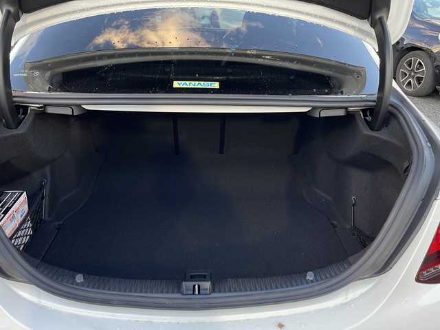 メルセデス・ベンツ Ｃ２００ ローレウスED スポーツプラスPKG 東京都 2020(令2)年 0.7万km ポーラホワイト 新車時保証書　整備記録簿/取扱説明書　/アクティブブレーキアシスト/アクティブディスタンスアシストディストロニック/アクティブブラインドウスポット/アクティブレーンキーピングアシスト/アクティブパーキングアシスト/アイドリングストップ/純正ナビ/フルセグTV/SD/BT/USB/AppleCarPlay/バックカメラ　ETC【2.0】/ドライブレコーダー【前後】/ヘッドアップディスプレイ/レザーシート/シートヒーター/フロントメモリー付パワーシート/スマートキー×2/パワートランクドア/LEDヘッドライト/オートライト/パドルシフト付皮巻きハンドル/AMG18インチアルミ