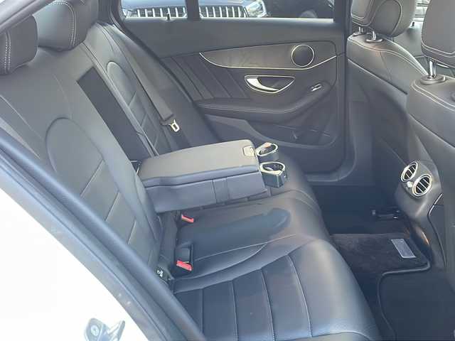 メルセデス・ベンツ Ｃ２００ ローレウスED スポーツプラスPKG 東京都 2020(令2)年 0.7万km ポーラホワイト 新車時保証書　整備記録簿/取扱説明書　/アクティブブレーキアシスト/アクティブディスタンスアシストディストロニック/アクティブブラインドウスポット/アクティブレーンキーピングアシスト/アクティブパーキングアシスト/アイドリングストップ/純正ナビ/フルセグTV/SD/BT/USB/AppleCarPlay/バックカメラ　ETC【2.0】/ドライブレコーダー【前後】/ヘッドアップディスプレイ/レザーシート/シートヒーター/フロントメモリー付パワーシート/スマートキー×2/パワートランクドア/LEDヘッドライト/オートライト/パドルシフト付皮巻きハンドル/AMG18インチアルミ