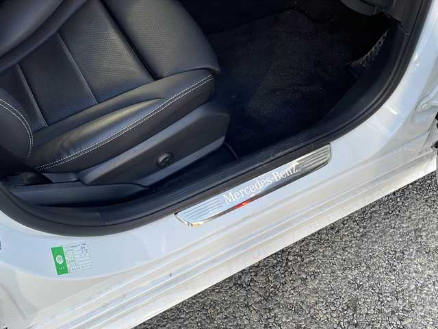 メルセデス・ベンツ Ｃ２００ ローレウスED スポーツプラスPKG 東京都 2020(令2)年 0.7万km ポーラホワイト 新車時保証書　整備記録簿/取扱説明書　/アクティブブレーキアシスト/アクティブディスタンスアシストディストロニック/アクティブブラインドウスポット/アクティブレーンキーピングアシスト/アクティブパーキングアシスト/アイドリングストップ/純正ナビ/フルセグTV/SD/BT/USB/AppleCarPlay/バックカメラ　ETC【2.0】/ドライブレコーダー【前後】/ヘッドアップディスプレイ/レザーシート/シートヒーター/フロントメモリー付パワーシート/スマートキー×2/パワートランクドア/LEDヘッドライト/オートライト/パドルシフト付皮巻きハンドル/AMG18インチアルミ