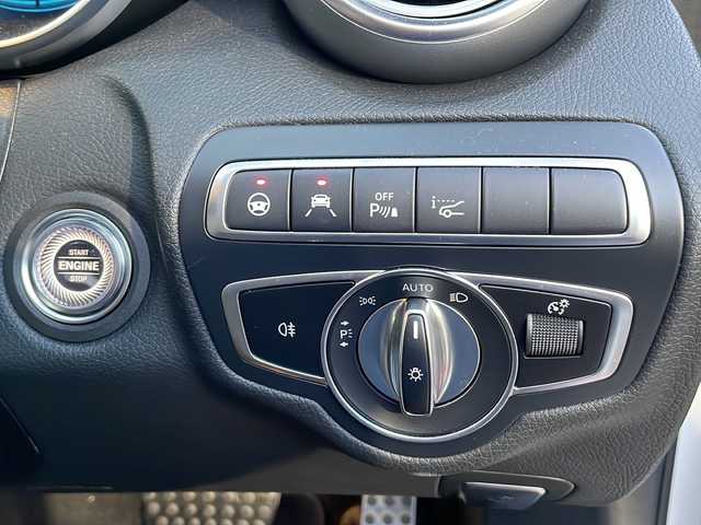 メルセデス・ベンツ Ｃ２００ ローレウスED スポーツプラスPKG 東京都 2020(令2)年 0.7万km ポーラホワイト 新車時保証書　整備記録簿/取扱説明書　/アクティブブレーキアシスト/アクティブディスタンスアシストディストロニック/アクティブブラインドウスポット/アクティブレーンキーピングアシスト/アクティブパーキングアシスト/アイドリングストップ/純正ナビ/フルセグTV/SD/BT/USB/AppleCarPlay/バックカメラ　ETC【2.0】/ドライブレコーダー【前後】/ヘッドアップディスプレイ/レザーシート/シートヒーター/フロントメモリー付パワーシート/スマートキー×2/パワートランクドア/LEDヘッドライト/オートライト/パドルシフト付皮巻きハンドル/AMG18インチアルミ