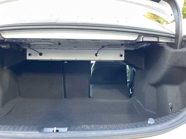 メルセデス・ベンツ Ｃ２００ ローレウスED スポーツプラスPKG 東京都 2020(令2)年 0.7万km ポーラホワイト 新車時保証書　整備記録簿/取扱説明書　/アクティブブレーキアシスト/アクティブディスタンスアシストディストロニック/アクティブブラインドウスポット/アクティブレーンキーピングアシスト/アクティブパーキングアシスト/アイドリングストップ/純正ナビ/フルセグTV/SD/BT/USB/AppleCarPlay/バックカメラ　ETC【2.0】/ドライブレコーダー【前後】/ヘッドアップディスプレイ/レザーシート/シートヒーター/フロントメモリー付パワーシート/スマートキー×2/パワートランクドア/LEDヘッドライト/オートライト/パドルシフト付皮巻きハンドル/AMG18インチアルミ