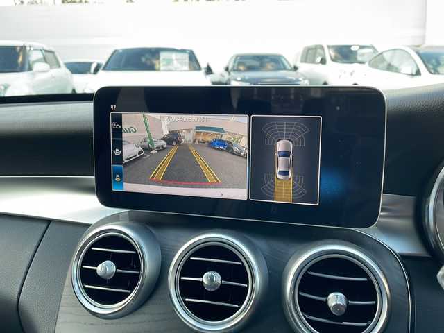 メルセデス・ベンツ Ｃ２００ ローレウスED スポーツプラスPKG 東京都 2020(令2)年 0.7万km ポーラホワイト 新車時保証書　整備記録簿/取扱説明書　/アクティブブレーキアシスト/アクティブディスタンスアシストディストロニック/アクティブブラインドウスポット/アクティブレーンキーピングアシスト/アクティブパーキングアシスト/アイドリングストップ/純正ナビ/フルセグTV/SD/BT/USB/AppleCarPlay/バックカメラ　ETC【2.0】/ドライブレコーダー【前後】/ヘッドアップディスプレイ/レザーシート/シートヒーター/フロントメモリー付パワーシート/スマートキー×2/パワートランクドア/LEDヘッドライト/オートライト/パドルシフト付皮巻きハンドル/AMG18インチアルミ