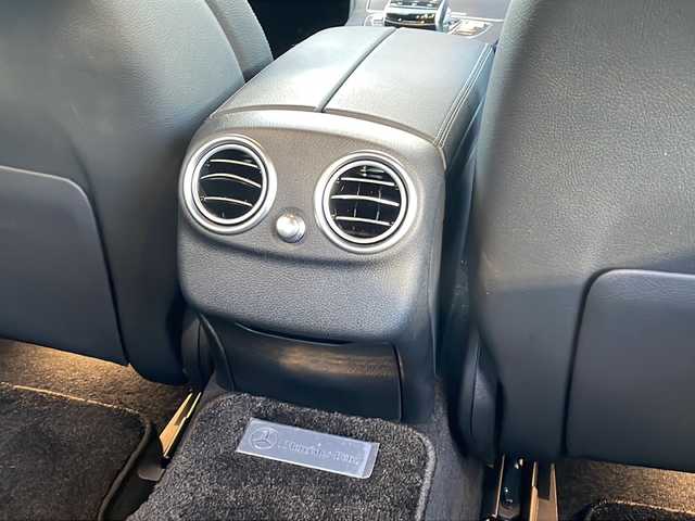 メルセデス・ベンツ Ｃ２００ ローレウスED スポーツプラスPKG 東京都 2020(令2)年 0.7万km ポーラホワイト 新車時保証書　整備記録簿/取扱説明書　/アクティブブレーキアシスト/アクティブディスタンスアシストディストロニック/アクティブブラインドウスポット/アクティブレーンキーピングアシスト/アクティブパーキングアシスト/アイドリングストップ/純正ナビ/フルセグTV/SD/BT/USB/AppleCarPlay/バックカメラ　ETC【2.0】/ドライブレコーダー【前後】/ヘッドアップディスプレイ/レザーシート/シートヒーター/フロントメモリー付パワーシート/スマートキー×2/パワートランクドア/LEDヘッドライト/オートライト/パドルシフト付皮巻きハンドル/AMG18インチアルミ