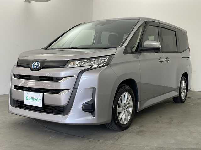 トヨタ ノア ハイブリッド G 兵庫県 2023(令5)年 6万km メタルストリームM ・純正10.5インチアルミホイールタイヤ/・Bluetooth/CD/DVD/USB/フルセグテレビ/・バックカメラ/・トヨタセーフティセンス/・プリクラッシュセーフティ/・レーントレーシングアシスト/・レーンディバーチャーアラート/・レーダクルーズコントロール/・オートマチックハイビーム/・ロードサインアシスト/・ドライバー異常時対応システム/・プロアクティブドライビングアシスト/・発進遅れ告知機能/・パーキングサポートブレーキ/・横滑り防止装置/・前後コーナーセンサー/・革巻きステアリング/・ステアリングスイッチ/・電動パーキングブレーキ/・オートホールドブレーキ/・両側パワースライドドア/・純正フロアマット/・LEDヘッドライト/・純正アルミホイールタイヤ/・ビルトインETC2.0/・取扱説明書/・保証書/・プッシュスタートボタン/・スマートキー