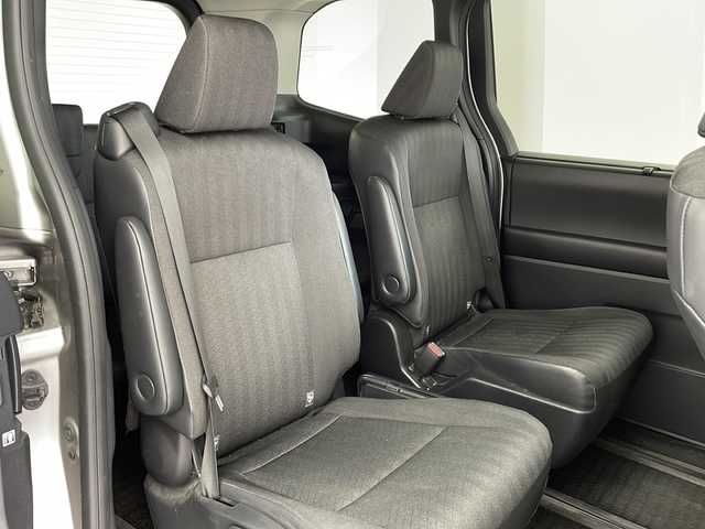 トヨタ ノア ハイブリッド G 兵庫県 2023(令5)年 6万km メタルストリームM ・純正10.5インチアルミホイールタイヤ/・Bluetooth/CD/DVD/USB/フルセグテレビ/・バックカメラ/・トヨタセーフティセンス/・プリクラッシュセーフティ/・レーントレーシングアシスト/・レーンディバーチャーアラート/・レーダクルーズコントロール/・オートマチックハイビーム/・ロードサインアシスト/・ドライバー異常時対応システム/・プロアクティブドライビングアシスト/・発進遅れ告知機能/・パーキングサポートブレーキ/・横滑り防止装置/・前後コーナーセンサー/・革巻きステアリング/・ステアリングスイッチ/・電動パーキングブレーキ/・オートホールドブレーキ/・両側パワースライドドア/・純正フロアマット/・LEDヘッドライト/・純正アルミホイールタイヤ/・ビルトインETC2.0/・取扱説明書/・保証書/・プッシュスタートボタン/・スマートキー