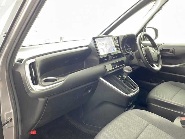 トヨタ ノア ハイブリッド G 兵庫県 2023(令5)年 6万km メタルストリームM ・純正10.5インチアルミホイールタイヤ/・Bluetooth/CD/DVD/USB/フルセグテレビ/・バックカメラ/・トヨタセーフティセンス/・プリクラッシュセーフティ/・レーントレーシングアシスト/・レーンディバーチャーアラート/・レーダクルーズコントロール/・オートマチックハイビーム/・ロードサインアシスト/・ドライバー異常時対応システム/・プロアクティブドライビングアシスト/・発進遅れ告知機能/・パーキングサポートブレーキ/・横滑り防止装置/・前後コーナーセンサー/・革巻きステアリング/・ステアリングスイッチ/・電動パーキングブレーキ/・オートホールドブレーキ/・両側パワースライドドア/・純正フロアマット/・LEDヘッドライト/・純正アルミホイールタイヤ/・ビルトインETC2.0/・取扱説明書/・保証書/・プッシュスタートボタン/・スマートキー