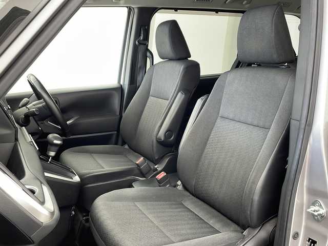 トヨタ ノア ハイブリッド G 兵庫県 2023(令5)年 6万km メタルストリームM ・純正10.5インチアルミホイールタイヤ/・Bluetooth/CD/DVD/USB/フルセグテレビ/・バックカメラ/・トヨタセーフティセンス/・プリクラッシュセーフティ/・レーントレーシングアシスト/・レーンディバーチャーアラート/・レーダクルーズコントロール/・オートマチックハイビーム/・ロードサインアシスト/・ドライバー異常時対応システム/・プロアクティブドライビングアシスト/・発進遅れ告知機能/・パーキングサポートブレーキ/・横滑り防止装置/・前後コーナーセンサー/・革巻きステアリング/・ステアリングスイッチ/・電動パーキングブレーキ/・オートホールドブレーキ/・両側パワースライドドア/・純正フロアマット/・LEDヘッドライト/・純正アルミホイールタイヤ/・ビルトインETC2.0/・取扱説明書/・保証書/・プッシュスタートボタン/・スマートキー