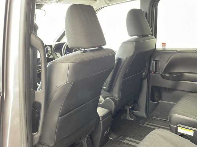 トヨタ ノア ハイブリッド G 兵庫県 2023(令5)年 6万km メタルストリームM ・純正10.5インチアルミホイールタイヤ/・Bluetooth/CD/DVD/USB/フルセグテレビ/・バックカメラ/・トヨタセーフティセンス/・プリクラッシュセーフティ/・レーントレーシングアシスト/・レーンディバーチャーアラート/・レーダクルーズコントロール/・オートマチックハイビーム/・ロードサインアシスト/・ドライバー異常時対応システム/・プロアクティブドライビングアシスト/・発進遅れ告知機能/・パーキングサポートブレーキ/・横滑り防止装置/・前後コーナーセンサー/・革巻きステアリング/・ステアリングスイッチ/・電動パーキングブレーキ/・オートホールドブレーキ/・両側パワースライドドア/・純正フロアマット/・LEDヘッドライト/・純正アルミホイールタイヤ/・ビルトインETC2.0/・取扱説明書/・保証書/・プッシュスタートボタン/・スマートキー