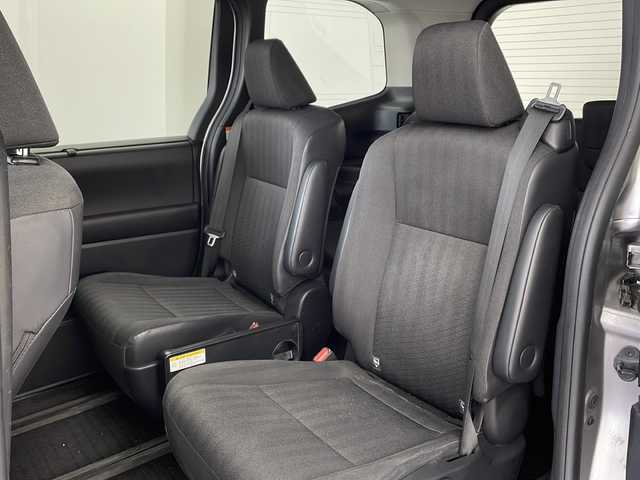 トヨタ ノア ハイブリッド G 兵庫県 2023(令5)年 6万km メタルストリームM ・純正10.5インチアルミホイールタイヤ/・Bluetooth/CD/DVD/USB/フルセグテレビ/・バックカメラ/・トヨタセーフティセンス/・プリクラッシュセーフティ/・レーントレーシングアシスト/・レーンディバーチャーアラート/・レーダクルーズコントロール/・オートマチックハイビーム/・ロードサインアシスト/・ドライバー異常時対応システム/・プロアクティブドライビングアシスト/・発進遅れ告知機能/・パーキングサポートブレーキ/・横滑り防止装置/・前後コーナーセンサー/・革巻きステアリング/・ステアリングスイッチ/・電動パーキングブレーキ/・オートホールドブレーキ/・両側パワースライドドア/・純正フロアマット/・LEDヘッドライト/・純正アルミホイールタイヤ/・ビルトインETC2.0/・取扱説明書/・保証書/・プッシュスタートボタン/・スマートキー