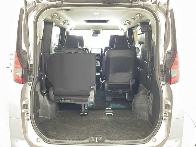 トヨタ ノア ハイブリッド G 兵庫県 2023(令5)年 6万km メタルストリームM ・純正10.5インチアルミホイールタイヤ/・Bluetooth/CD/DVD/USB/フルセグテレビ/・バックカメラ/・トヨタセーフティセンス/・プリクラッシュセーフティ/・レーントレーシングアシスト/・レーンディバーチャーアラート/・レーダクルーズコントロール/・オートマチックハイビーム/・ロードサインアシスト/・ドライバー異常時対応システム/・プロアクティブドライビングアシスト/・発進遅れ告知機能/・パーキングサポートブレーキ/・横滑り防止装置/・前後コーナーセンサー/・革巻きステアリング/・ステアリングスイッチ/・電動パーキングブレーキ/・オートホールドブレーキ/・両側パワースライドドア/・純正フロアマット/・LEDヘッドライト/・純正アルミホイールタイヤ/・ビルトインETC2.0/・取扱説明書/・保証書/・プッシュスタートボタン/・スマートキー