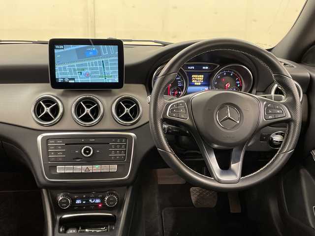 メルセデス・ベンツ ＣＬＡ２２０ 4MATIC 道央・札幌 2017(平29)年 7.9万km カルサイトホワイト 4WD//クルーズコントロール//LEDライト//純正ナビ//オートライト//スマートキー//プッシュスタート//オートエアコン//シートヒーター//アイドリングストップ
