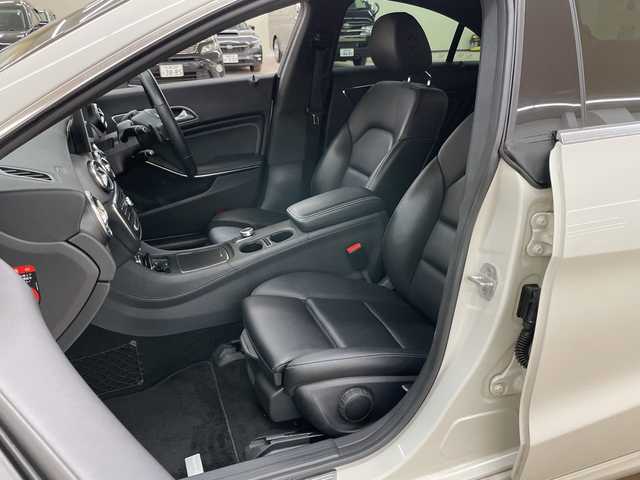 メルセデス・ベンツ ＣＬＡ２２０ 4MATIC 道央・札幌 2017(平29)年 7.9万km カルサイトホワイト 4WD//クルーズコントロール//LEDライト//純正ナビ//オートライト//スマートキー//プッシュスタート//オートエアコン//シートヒーター//アイドリングストップ