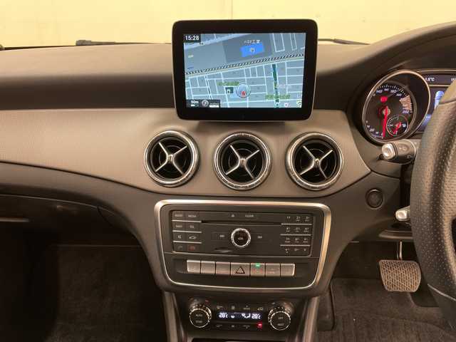 メルセデス・ベンツ ＣＬＡ２２０ 4MATIC 道央・札幌 2017(平29)年 7.9万km カルサイトホワイト 4WD//クルーズコントロール//LEDライト//純正ナビ//オートライト//スマートキー//プッシュスタート//オートエアコン//シートヒーター//アイドリングストップ