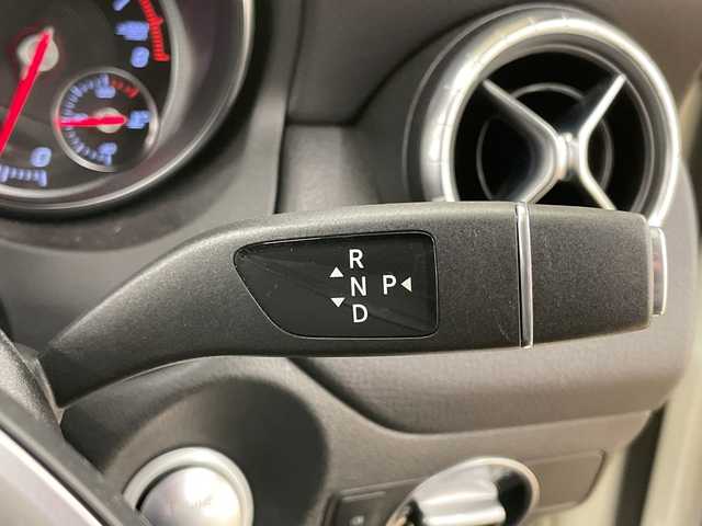 メルセデス・ベンツ ＣＬＡ２２０ 4MATIC 道央・札幌 2017(平29)年 7.9万km カルサイトホワイト 4WD//クルーズコントロール//LEDライト//純正ナビ//オートライト//スマートキー//プッシュスタート//オートエアコン//シートヒーター//アイドリングストップ