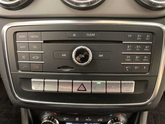 メルセデス・ベンツ ＣＬＡ２２０ 4MATIC 道央・札幌 2017(平29)年 7.9万km カルサイトホワイト 4WD//クルーズコントロール//LEDライト//純正ナビ//オートライト//スマートキー//プッシュスタート//オートエアコン//シートヒーター//アイドリングストップ