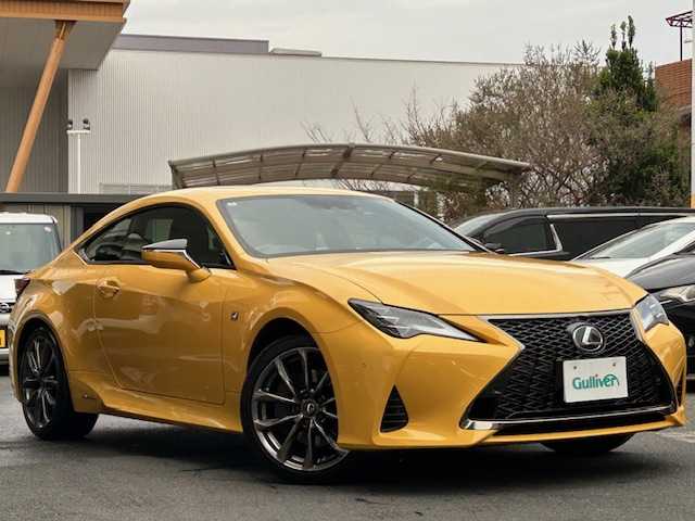 レクサス ＲＣ 300h Fスポーツ 東京都 2019(令1)年 4万km ネープルスイエローコントラストレイヤリング セーフティシステムプラス/純正SDナビ フルセグTV/CD DVD SD  Bluetooth/バックカメラ/サンルーフ/黒革シート/シートヒーター/エアシート（前席）/パワーシート（前席）/シートメモリ（D席）/角型３眼フルLEDヘッドランプ/プリクラッシュセーフティシステム/レーダークルーズコントロール/レーンディパーチャアラート/オートマチックハイビーム/革巻きステアリングホイール/パドルシフト/ブラックステンレスウィンドウモール/スペアキー/保証書＆取扱説明書