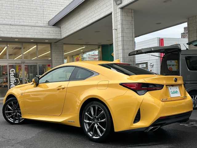 レクサス ＲＣ 300h Fスポーツ 東京都 2019(令1)年 4万km ネープルスイエローコントラストレイヤリング セーフティシステムプラス/純正SDナビ フルセグTV/CD DVD SD  Bluetooth/バックカメラ/サンルーフ/黒革シート/シートヒーター/エアシート（前席）/パワーシート（前席）/シートメモリ（D席）/角型３眼フルLEDヘッドランプ/プリクラッシュセーフティシステム/レーダークルーズコントロール/レーンディパーチャアラート/オートマチックハイビーム/革巻きステアリングホイール/パドルシフト/ブラックステンレスウィンドウモール/スペアキー/保証書＆取扱説明書