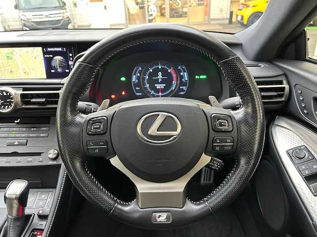 レクサス ＲＣ 300h Fスポーツ 東京都 2019(令1)年 4万km ネープルスイエローコントラストレイヤリング セーフティシステムプラス/純正SDナビ フルセグTV/CD DVD SD  Bluetooth/バックカメラ/サンルーフ/黒革シート/シートヒーター/エアシート（前席）/パワーシート（前席）/シートメモリ（D席）/角型３眼フルLEDヘッドランプ/プリクラッシュセーフティシステム/レーダークルーズコントロール/レーンディパーチャアラート/オートマチックハイビーム/革巻きステアリングホイール/パドルシフト/ブラックステンレスウィンドウモール/スペアキー/保証書＆取扱説明書