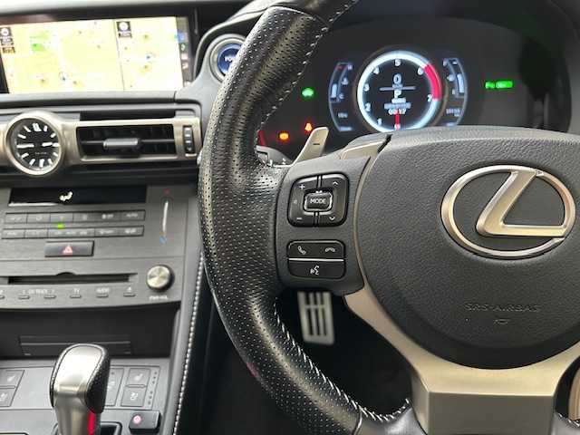 レクサス ＲＣ 300h Fスポーツ 東京都 2019(令1)年 4万km ネープルスイエローコントラストレイヤリング セーフティシステムプラス/純正SDナビ フルセグTV/CD DVD SD  Bluetooth/バックカメラ/サンルーフ/黒革シート/シートヒーター/エアシート（前席）/パワーシート（前席）/シートメモリ（D席）/角型３眼フルLEDヘッドランプ/プリクラッシュセーフティシステム/レーダークルーズコントロール/レーンディパーチャアラート/オートマチックハイビーム/革巻きステアリングホイール/パドルシフト/ブラックステンレスウィンドウモール/スペアキー/保証書＆取扱説明書