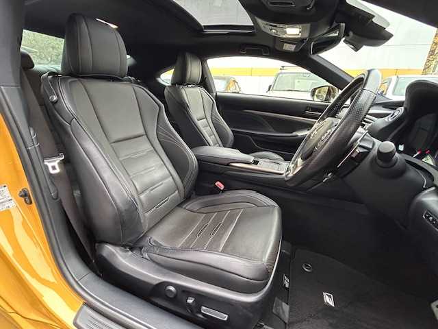 レクサス ＲＣ 300h Fスポーツ 東京都 2019(令1)年 4万km ネープルスイエローコントラストレイヤリング セーフティシステムプラス/純正SDナビ フルセグTV/CD DVD SD  Bluetooth/バックカメラ/サンルーフ/黒革シート/シートヒーター/エアシート（前席）/パワーシート（前席）/シートメモリ（D席）/角型３眼フルLEDヘッドランプ/プリクラッシュセーフティシステム/レーダークルーズコントロール/レーンディパーチャアラート/オートマチックハイビーム/革巻きステアリングホイール/パドルシフト/ブラックステンレスウィンドウモール/スペアキー/保証書＆取扱説明書