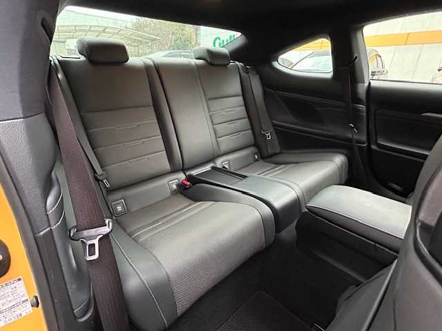 レクサス ＲＣ 300h Fスポーツ 東京都 2019(令1)年 4万km ネープルスイエローコントラストレイヤリング セーフティシステムプラス/純正SDナビ フルセグTV/CD DVD SD  Bluetooth/バックカメラ/サンルーフ/黒革シート/シートヒーター/エアシート（前席）/パワーシート（前席）/シートメモリ（D席）/角型３眼フルLEDヘッドランプ/プリクラッシュセーフティシステム/レーダークルーズコントロール/レーンディパーチャアラート/オートマチックハイビーム/革巻きステアリングホイール/パドルシフト/ブラックステンレスウィンドウモール/スペアキー/保証書＆取扱説明書