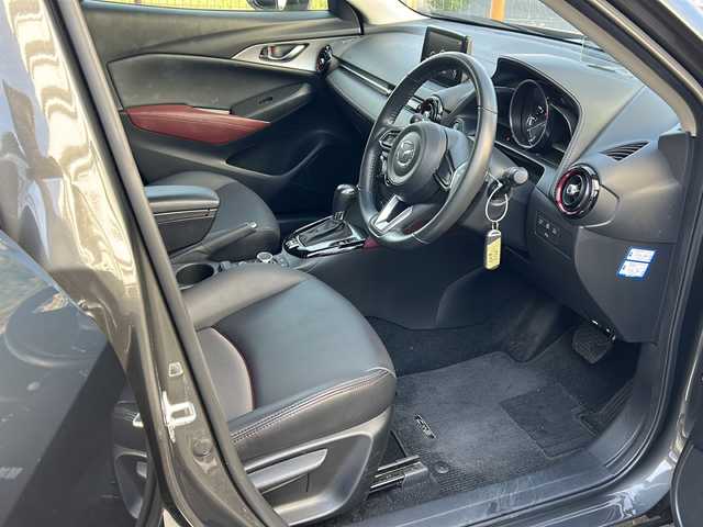マツダ ＣＸ－３ 20S プロアクティブ 広島県 2018(平30)年 3.3万km マシーングレープレミアムM 禁煙車/スマートシティブレーキサポート/車線逸脱警報/BSM/交通標識認識/ドライバーアテンションアラート/HUD/マツダコネクト（車両到着時SD無し）/・フルセグ/CD/DVD/AUX/USB/バックカメラ/革巻きステアリング/パドルシフト/ステアリングスイッチ/オートライト/LEＤヘッドライト/フォグランプ/ハーフレザーシート/スマートキー/プッシュスタート/スペアキー/トノカバー/純正ドアバイザー/ETC