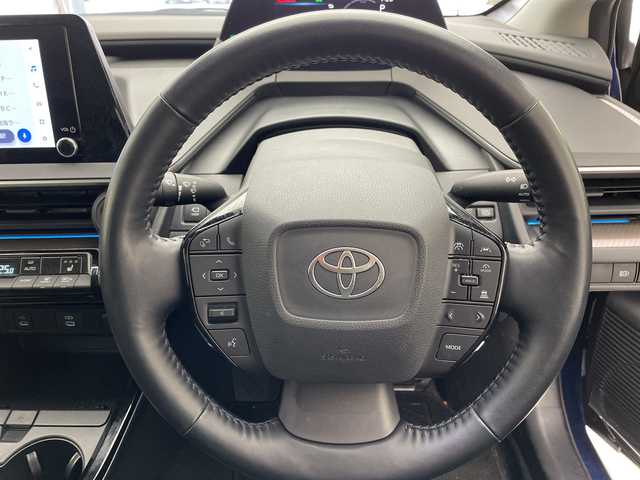 トヨタ プリウス U 愛知県 2023(令5)年 1.7万km 青 純正ディズプレイオーディオ　ナビ機能なし/レーダークルーズコントロール/シートヒーター/バックカメラ/サイドカメラ/コーナーセンサー/ETC2.0/ブラインドスポットモニター/LEDヘッドライト/ステアリングヒーター/オートマチックハイビーム/ドライブレコーダー/衝突軽減システム/フルセグ/Bluetooth/ステアリングスイッチ/スマートキー/プッシュスタート