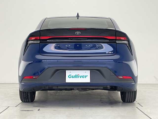 トヨタ プリウス U 愛知県 2023(令5)年 1.7万km 青 純正ディズプレイオーディオ　ナビ機能なし/レーダークルーズコントロール/シートヒーター/バックカメラ/サイドカメラ/コーナーセンサー/ETC2.0/ブラインドスポットモニター/LEDヘッドライト/ステアリングヒーター/オートマチックハイビーム/ドライブレコーダー/衝突軽減システム/フルセグ/Bluetooth/ステアリングスイッチ/スマートキー/プッシュスタート