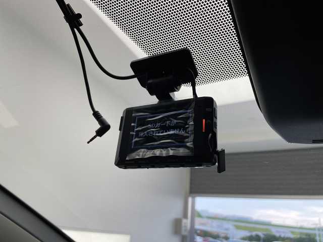 トヨタ プリウス U 愛知県 2023(令5)年 1.7万km 青 純正ディズプレイオーディオ　ナビ機能なし/レーダークルーズコントロール/シートヒーター/バックカメラ/サイドカメラ/コーナーセンサー/ETC2.0/ブラインドスポットモニター/LEDヘッドライト/ステアリングヒーター/オートマチックハイビーム/ドライブレコーダー/衝突軽減システム/フルセグ/Bluetooth/ステアリングスイッチ/スマートキー/プッシュスタート