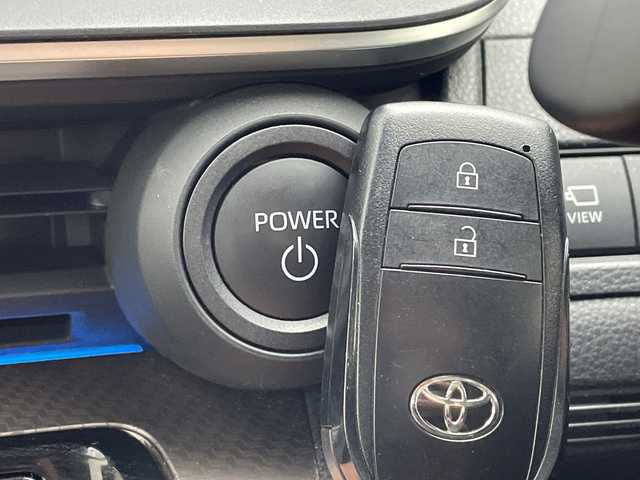 トヨタ プリウス U 愛知県 2023(令5)年 1.7万km 青 純正ディズプレイオーディオ　ナビ機能なし/レーダークルーズコントロール/シートヒーター/バックカメラ/サイドカメラ/コーナーセンサー/ETC2.0/ブラインドスポットモニター/LEDヘッドライト/ステアリングヒーター/オートマチックハイビーム/ドライブレコーダー/衝突軽減システム/フルセグ/Bluetooth/ステアリングスイッチ/スマートキー/プッシュスタート