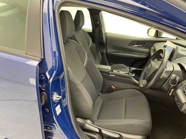 トヨタ プリウス U 愛知県 2023(令5)年 1.7万km 青 純正ディズプレイオーディオ　ナビ機能なし/レーダークルーズコントロール/シートヒーター/バックカメラ/サイドカメラ/コーナーセンサー/ETC2.0/ブラインドスポットモニター/LEDヘッドライト/ステアリングヒーター/オートマチックハイビーム/ドライブレコーダー/衝突軽減システム/フルセグ/Bluetooth/ステアリングスイッチ/スマートキー/プッシュスタート